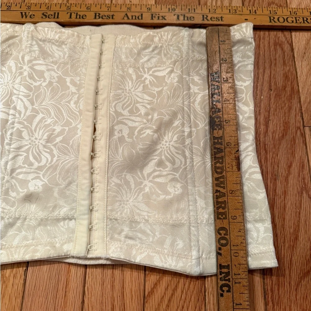 Maidenform Cream Corset Shapewear Size L